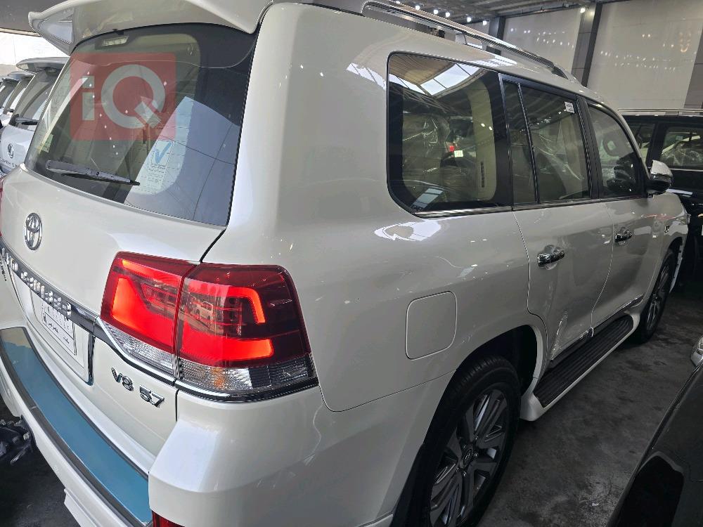 تويوتا لاندكروزر